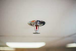 Så fungerar moderna sprinklersystem som skyddar byggnader mot brand